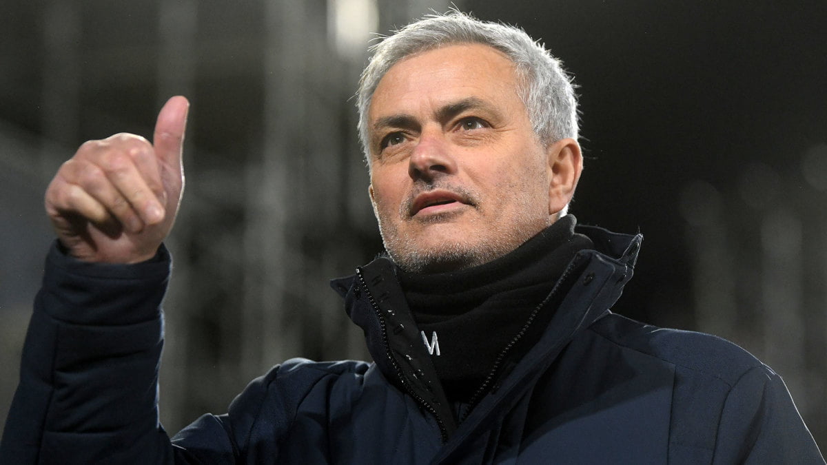 Mourinho in shock move to replace Pochettino as PSG manager