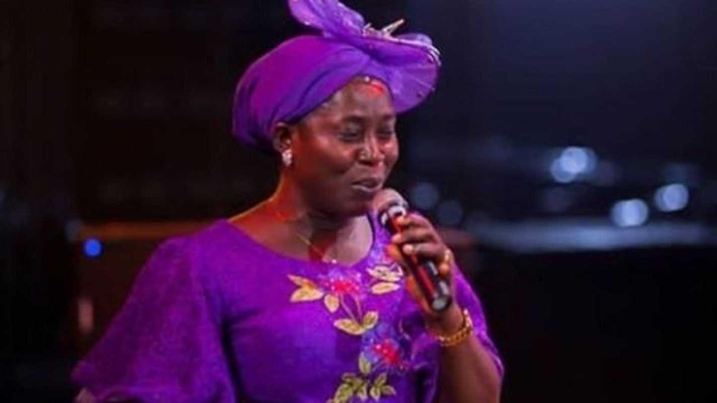 Tears as late gospel singer Osinachi’s body arrives Abia for burial