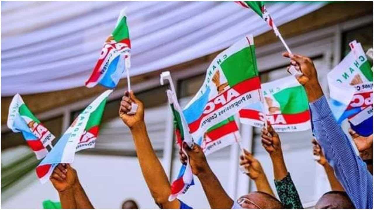 NNPP deputy governorship candidate, PDP bigwig defect to APC in Yobe