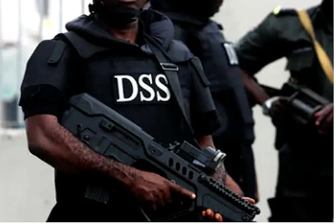 DSS storms Lagos EFCC office, blocks officials from accessing building