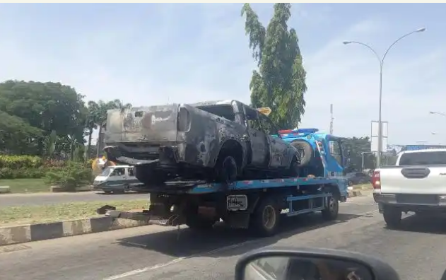 Panic As Vehicle Bursts Into Flames Near Justice Ministry In Abuja