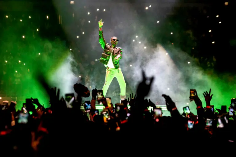 Wizkid Played Davido’s Song in His New York Concert