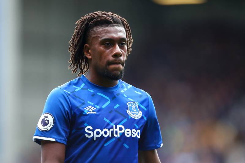 Angry Everton fans throw Iwobi’s shirt back at him after 3-0 loss (video)