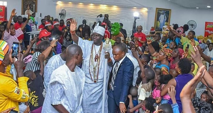 Ooni hosts Christmas party, gives 50 students scholarship