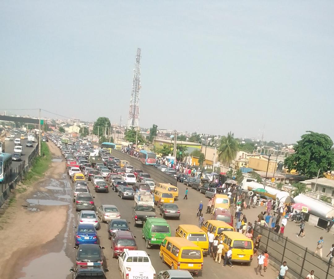 Comfort As FG Removes Barriers On Lagos-Ibadan Expressway