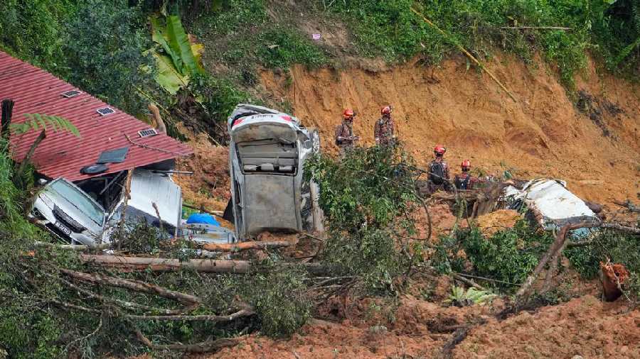 Malaysia landslide: Death toll rises to 31, search ends