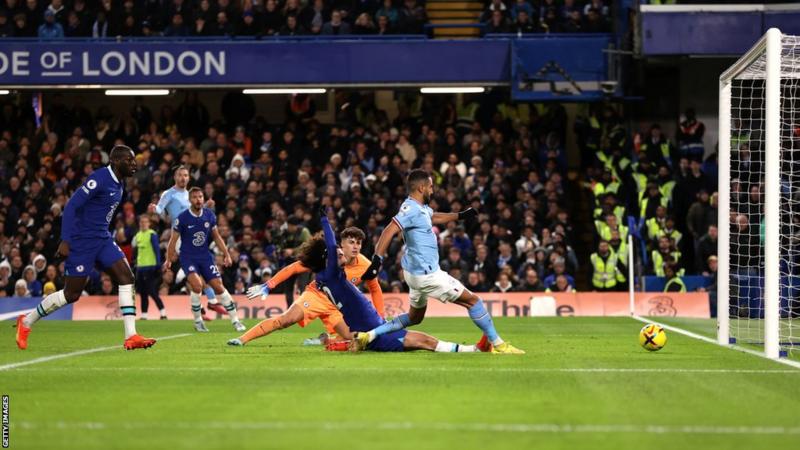 Man City beat Chelsea, close gap at EPL top