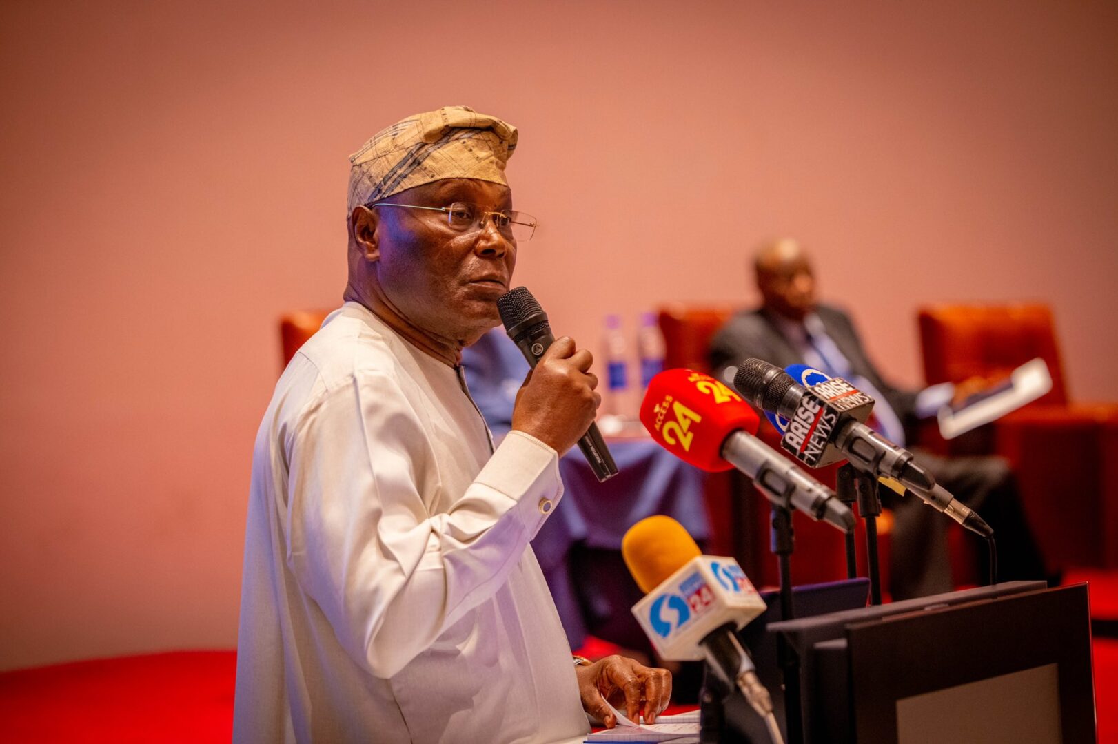 Presidential candidate of the Peoples Democratic Party PDP Atiku Abubakar meets the Nigerian Guild of Editors 1622x1080 1