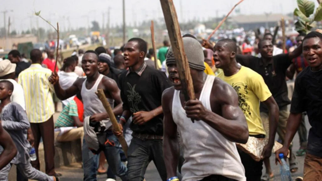 Boy set ablaze in Calabar over alleged phone theft