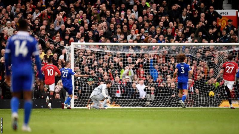 Rashford scores twice as Manutd trash Leicester