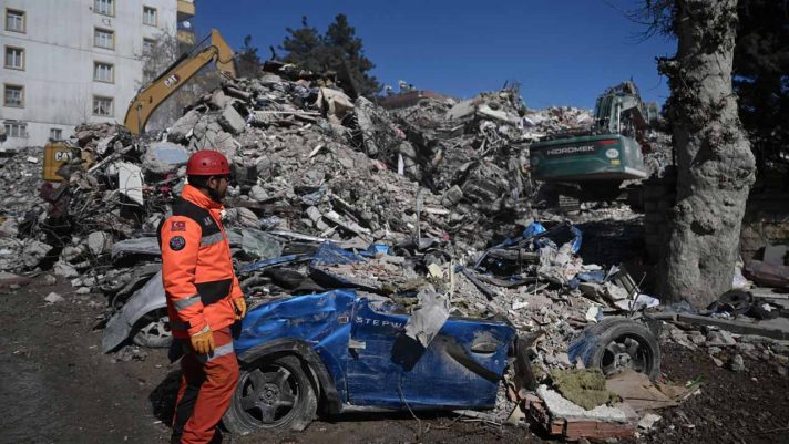 New magnitude 6.4 earthquake rocks Turkey