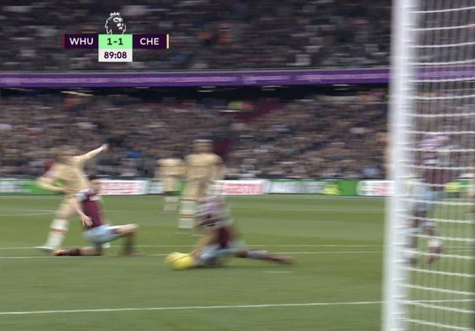 West Ham 1 : 1 Chelsea – Chelsea denied clear penalty by stunning VAR call (Video)