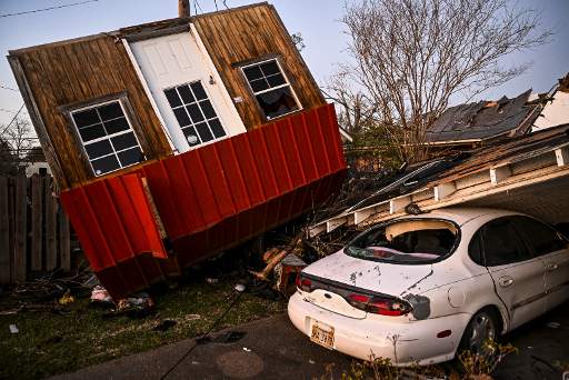 At least 25 killed in US as tornado hits Mississippi