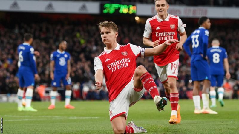 Arsenal outclass  Chelsea to return to top