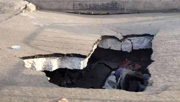 Robbers on the rampage as Lagos collapsed bridge causes gridlock