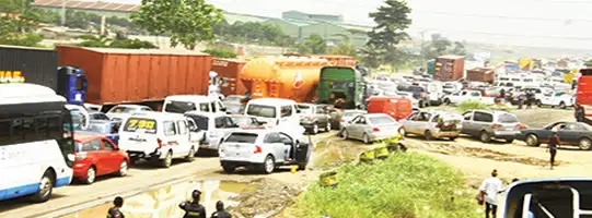 Sallah: FG suspends work on Lagos-Ibadan express to reduce gridlock