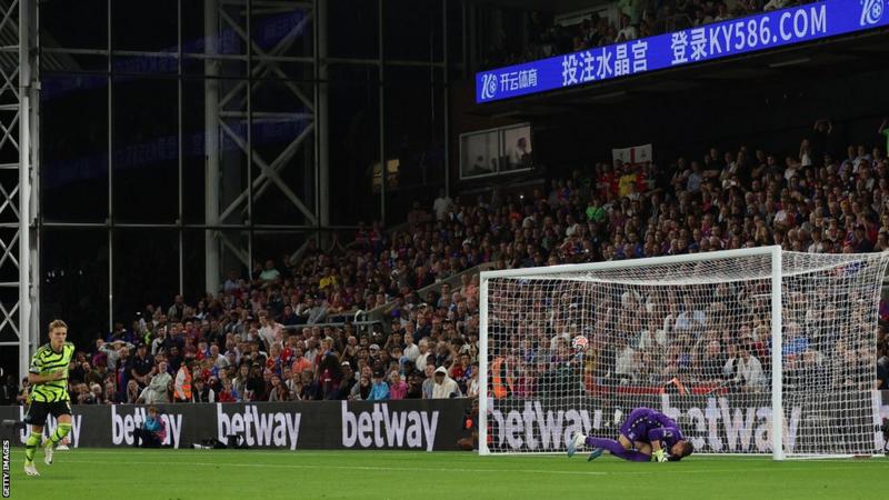 Odegaard penalty gives Arsenal win at Crystal Palace