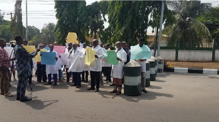 Resident doctors suspend protest, give FG 72 hours ultimatum; strike continues