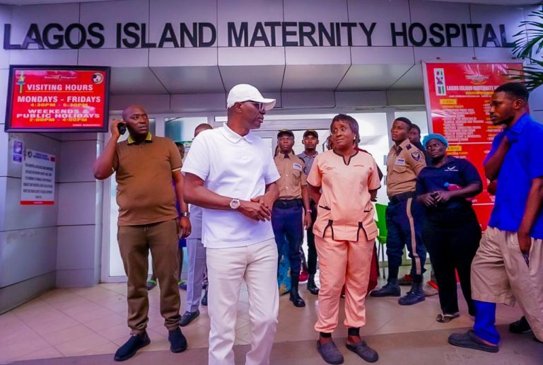 Governor Sanwo-Olu during the surprise visit