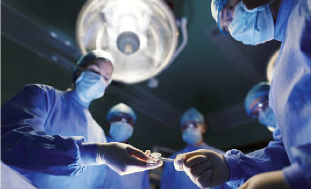 US surgeons perform second historic pig-to-human heart transplant 