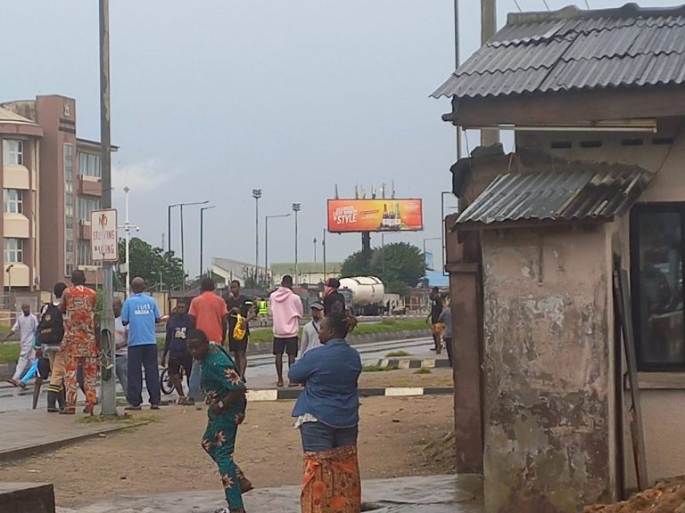 Gas-laden truck leaks on transit on Lagos road