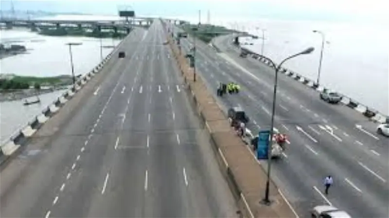 Motorists alarmed as potholes litter Third Mainland Bridge