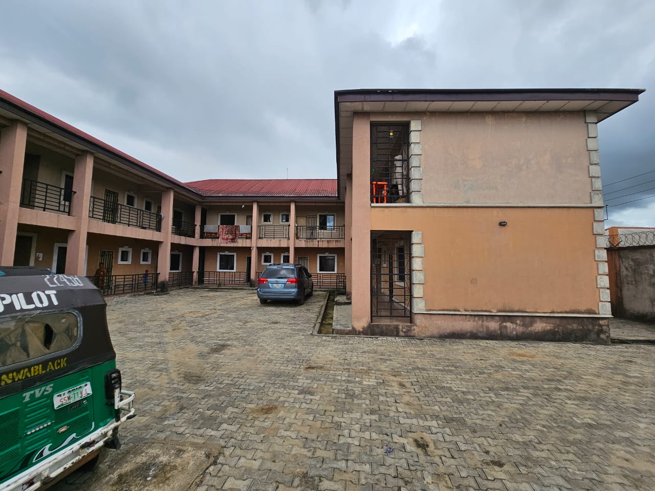 34 Rooms Hostel In UNIPORT For Sale