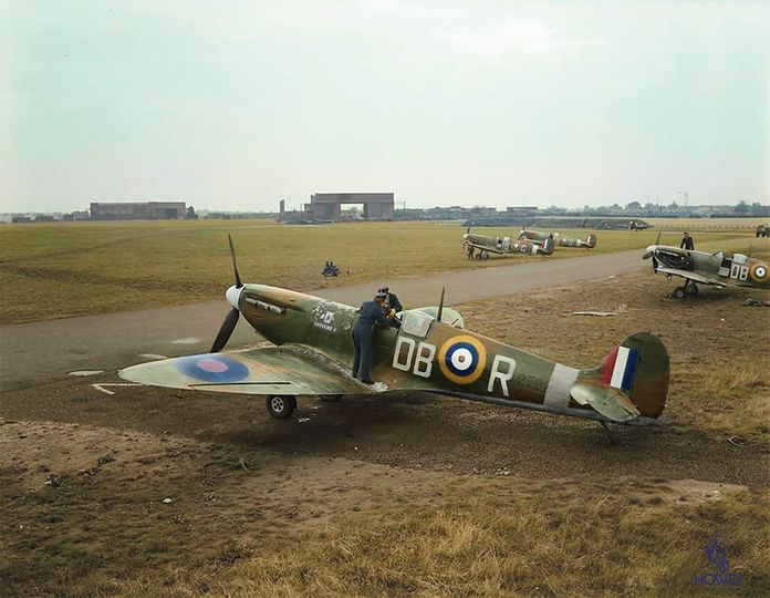 Photo of Spitfire MkII, P7923/DB-R, 1941.