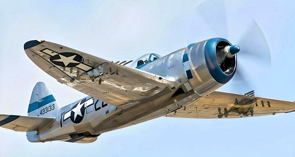 Beautiful shot of a P-47 Thunderbolt!