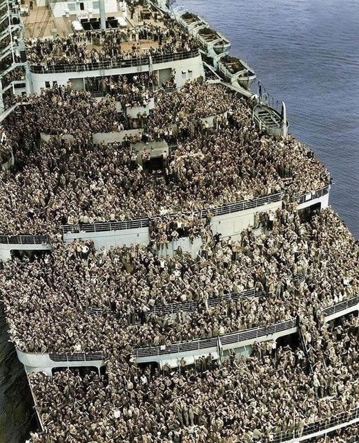 Photo of The RMS Queen Elizabeth pulling into New York with service men returning home in 1945