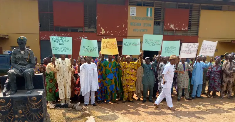 Retired civil war soldiers protest unpaid 44yrs pension in Oyo