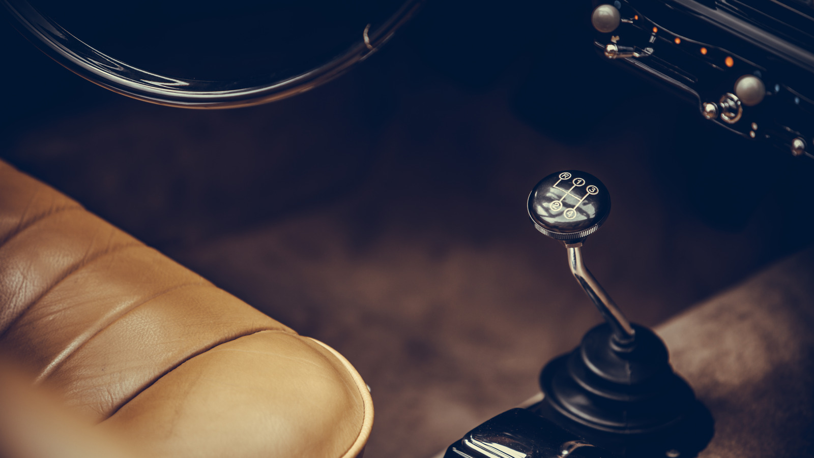 6 Of The Coolest Gear Shifters In Classic Cars