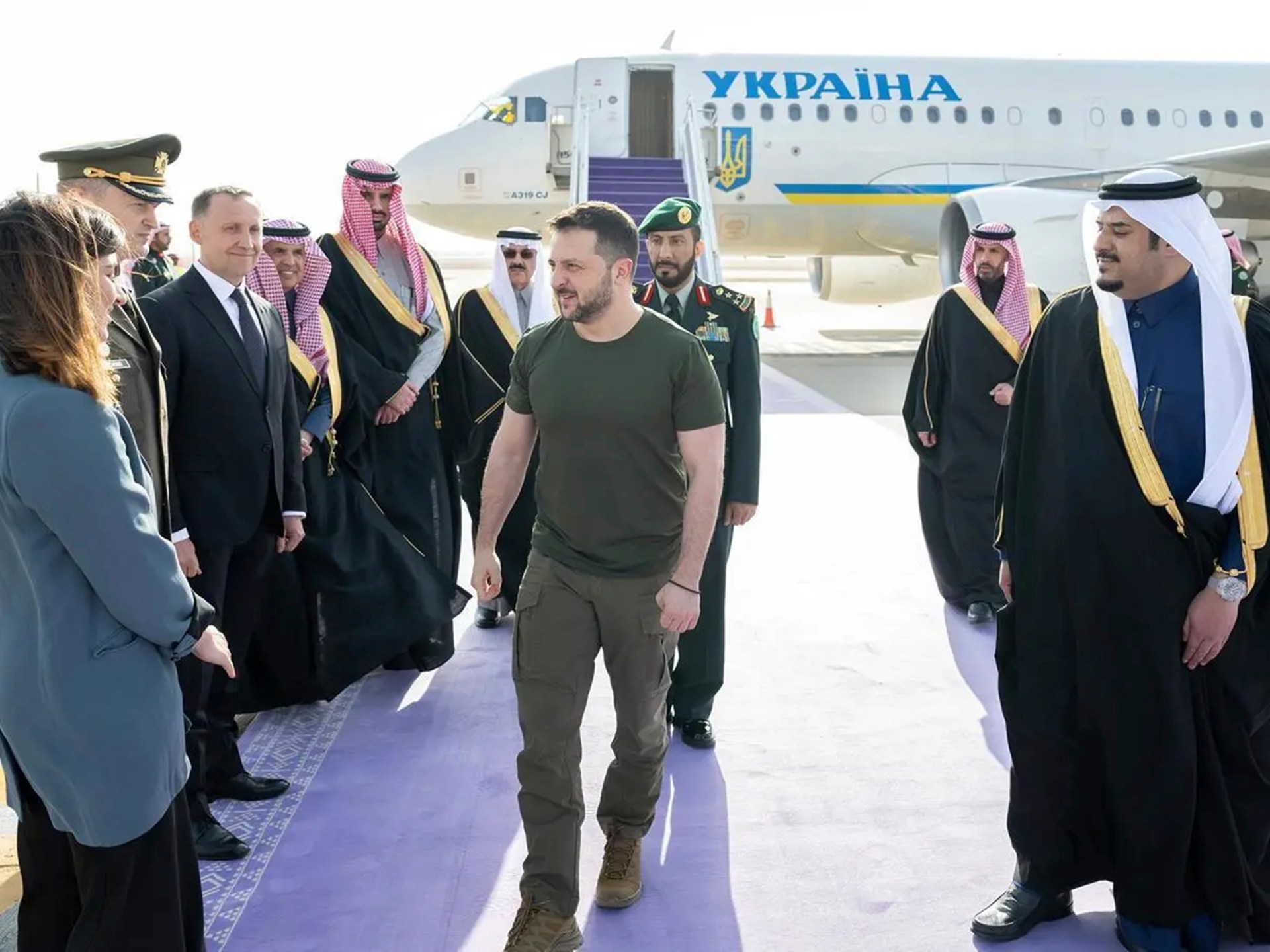 Zelenskyy in Saudi Arabia to push for peace, POW deal with Russia