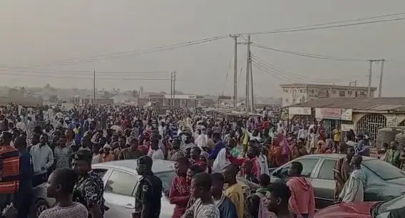 High cost of living: Niger residents protest hunger, shut down major roads