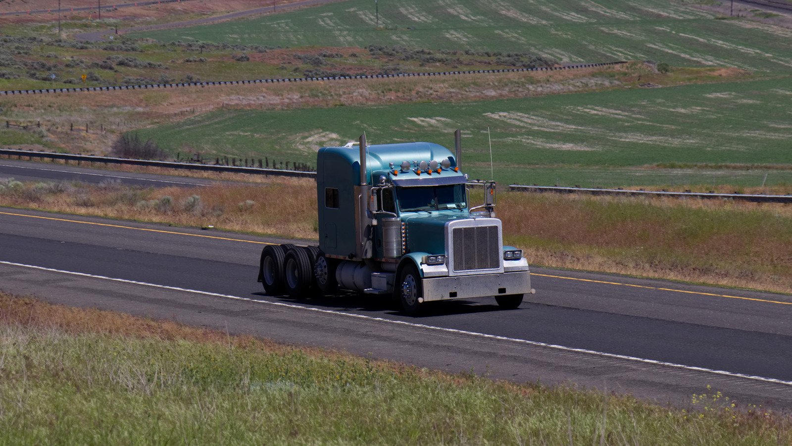 What Is A Bobtail, And How Is It Different From A Semi Truck?