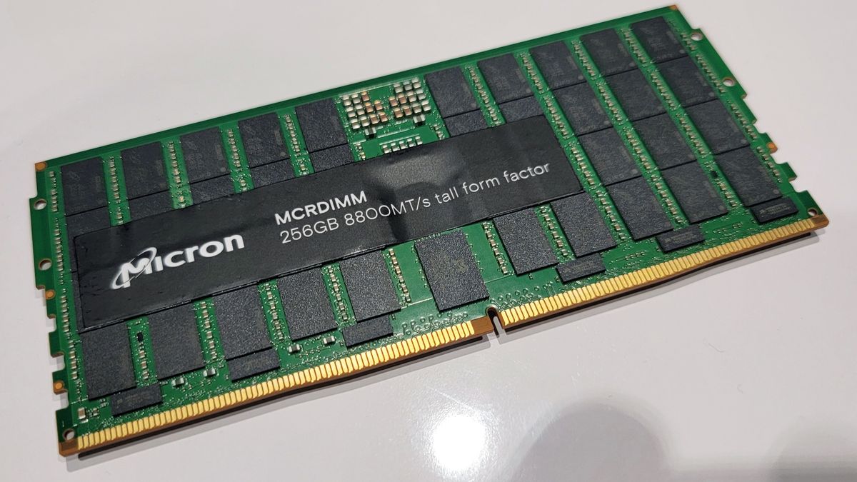 Micron shows massive 256GB DDR5-8800 memory stick