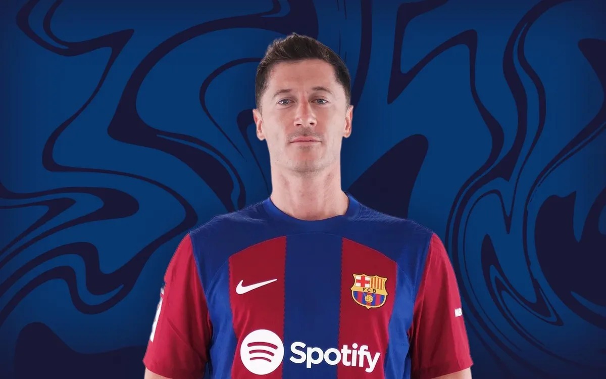 Robert Lewandowski is making a shocking display of loyalty to Barcelona