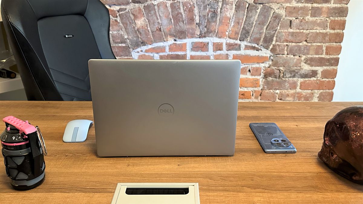 Dell Inspiron 14 Plus (7440) review: a budget business battery life champ