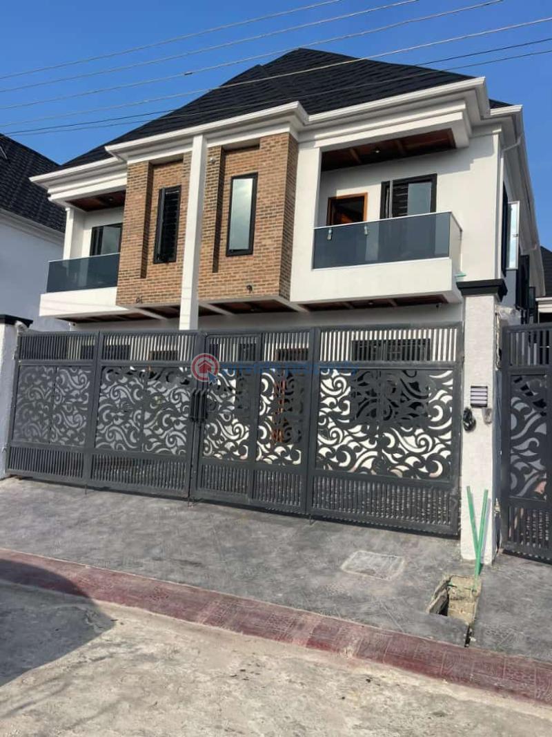 For sale: 4 bedroom Semi detached Duplex Location: Chevron Toll Gate, Lekki Lekki Lagos (PID: 0PBNQR)