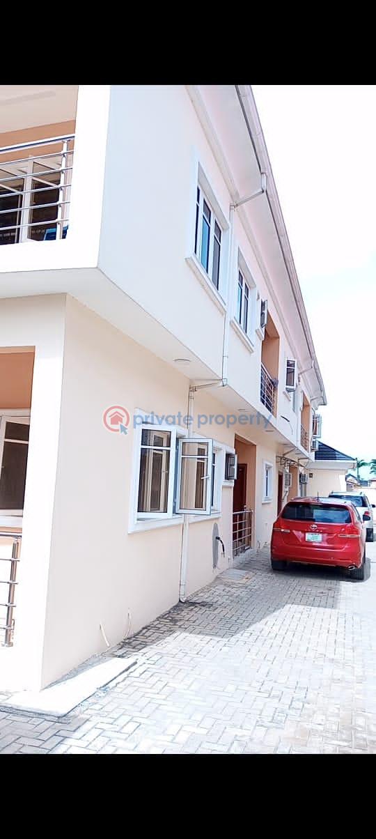 For rent: 3 bedroom Block Of Flats Off Mobil Road Ilaje Ajah Lagos (PID: 4PBMMN)