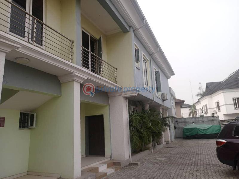 For rent: House in Lekki Phase 1, Off Lekki Epe Expressway. Lekki Phase 1 Lagos (PID: 2PBPYG)