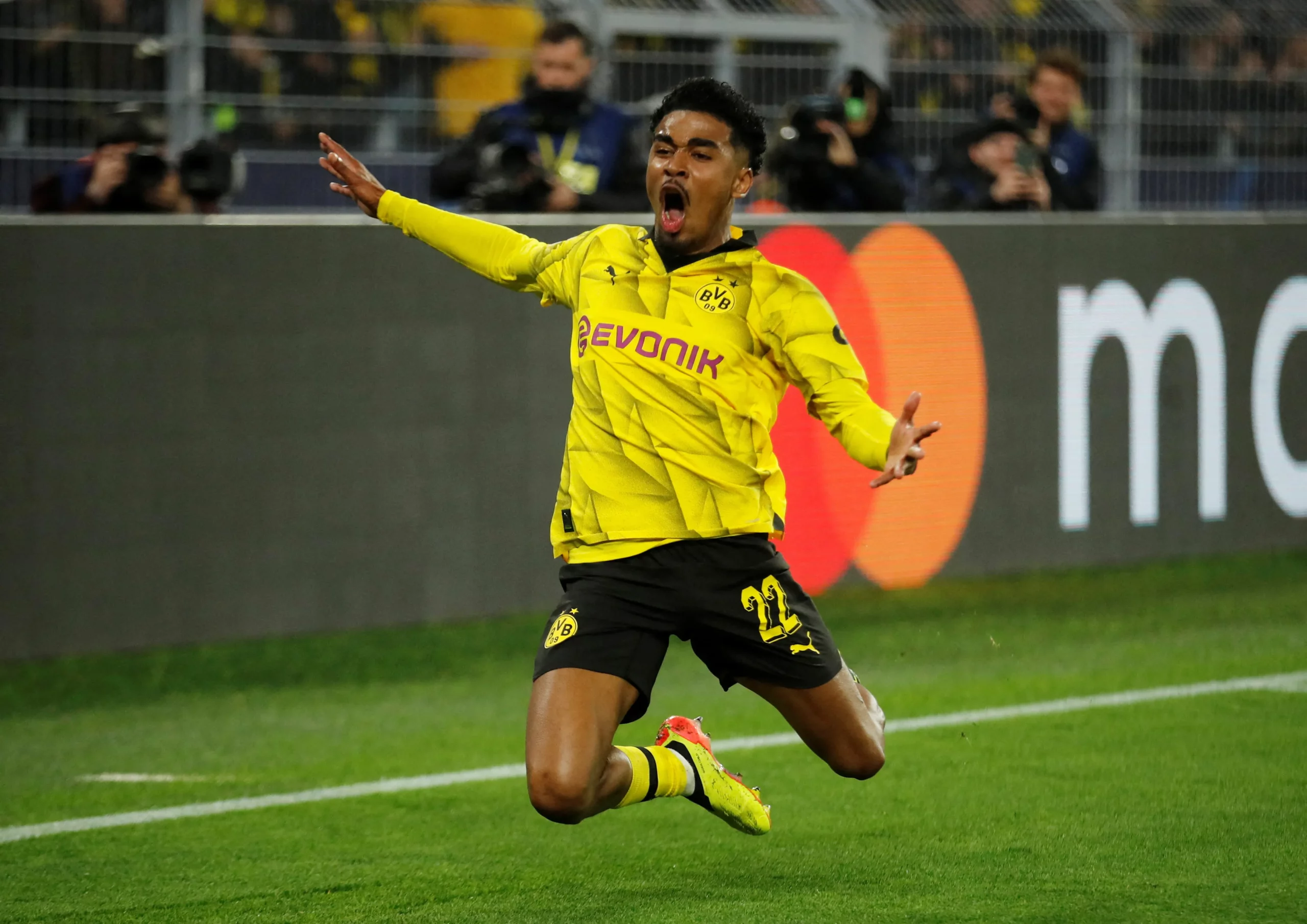 Chelsea full-back gives ‘respect’ to Ian Maatsen after Dortmund’s UCL defeat ahead of potential link-up in defence