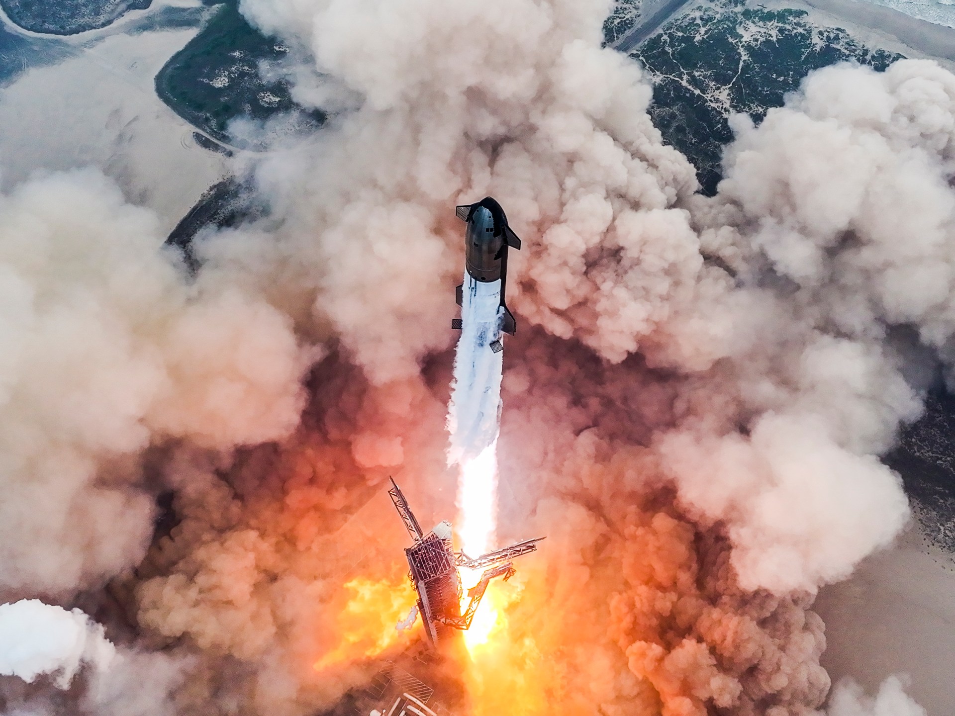 SpaceX Rocket Completes First Full Test Flight After Surviving Re-entry