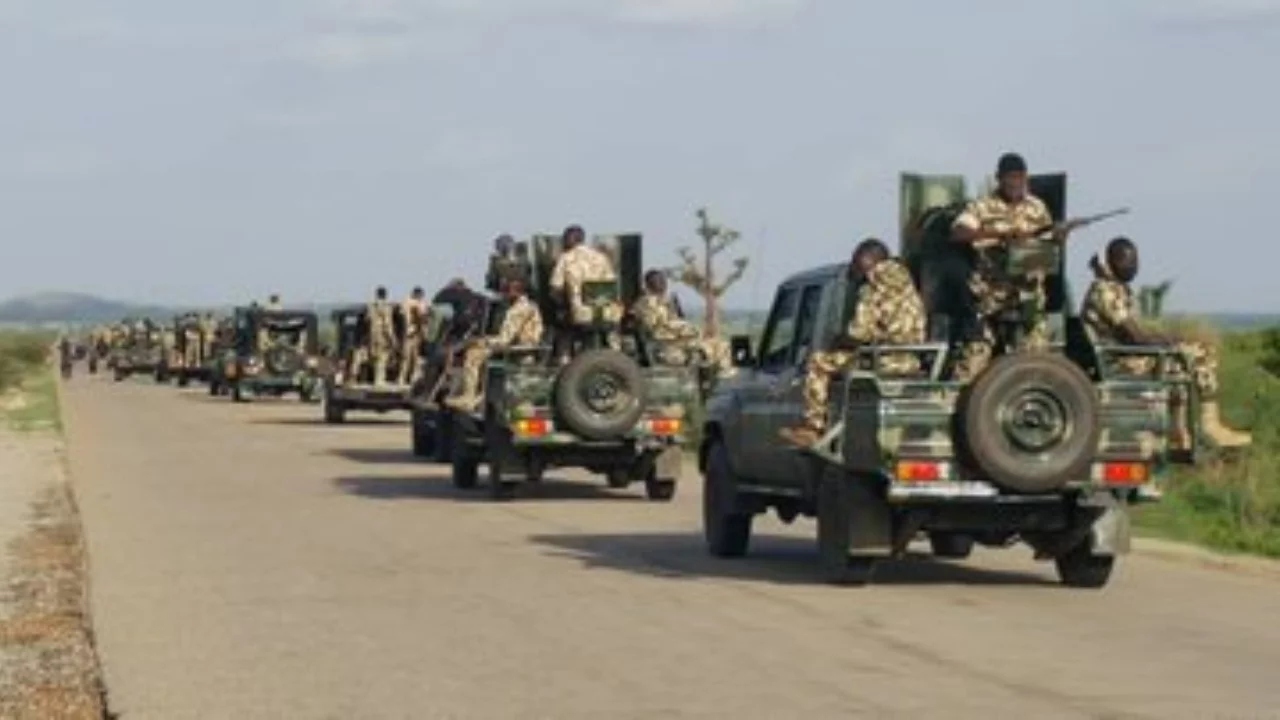 [FLASH] Nationwide Protest: Soldiers Take Over Major Abuja Road