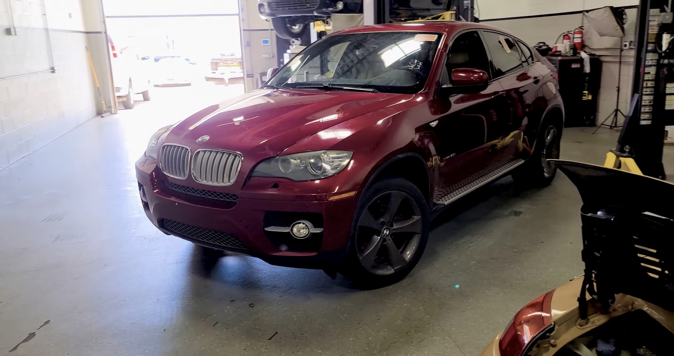 Man Buys a BMW X6 for Just ,000 Because It Has a “Cracked” Engine. Now, He Is Fixing It