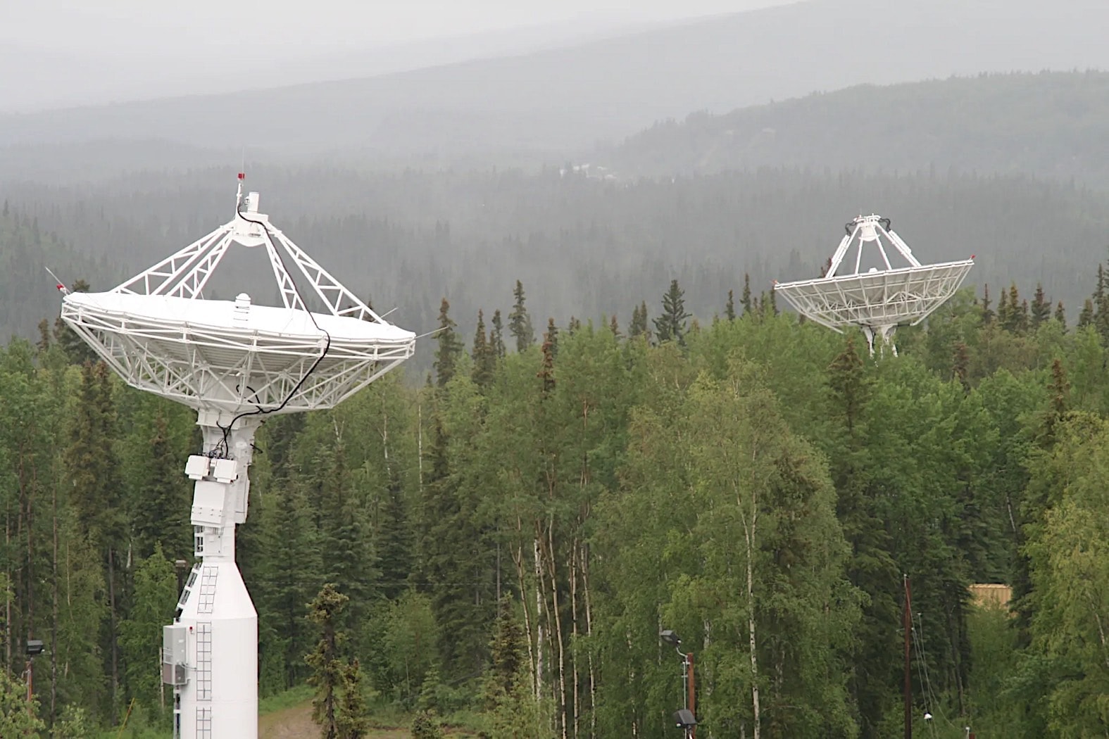 NASA Spreads Its LEGS Antennas to Create a Continuous Comms Link with the Moon