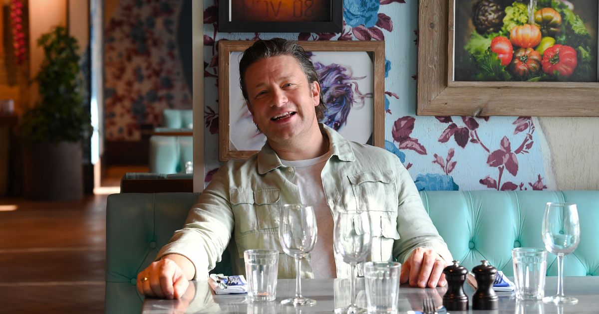 Jamie Oliver’s new toffee apple cinnamon bun recipe delights chef with ‘insane’ flavour