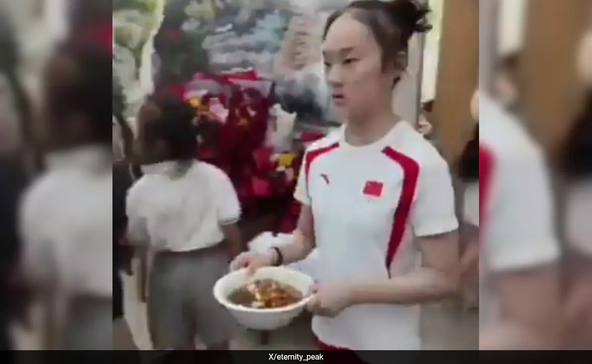 Chinese Gymnast Serves Food In Local Restaurant Days After Winning Olympics Silver Medal. Watch