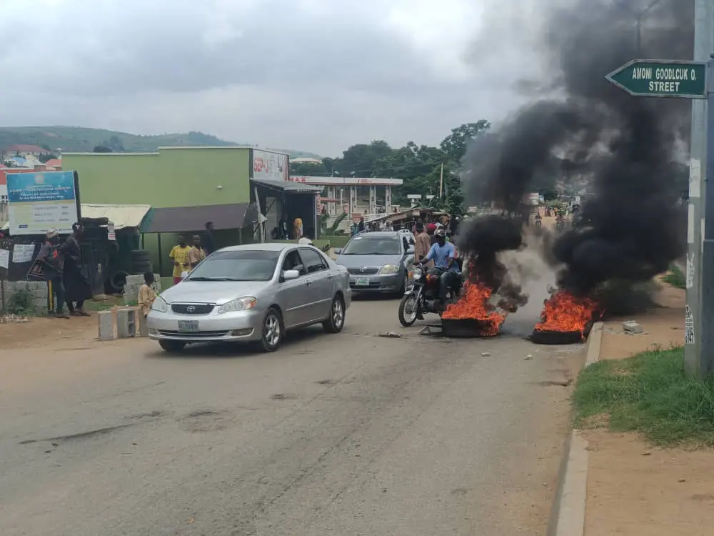 Protesters Block Jikwoyi-Kurudu Axis of FCT