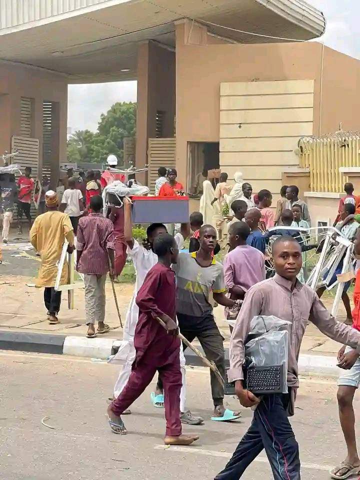 Protest: NSCDC Returns Recovered Looted Items To NCC, Court